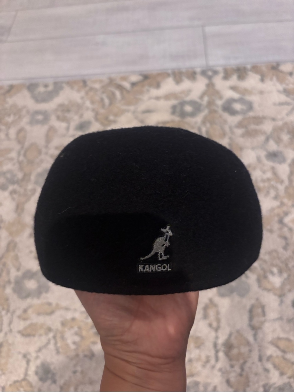 Kangol Seamless Wool 507 Cap Black Medium Newsboy Ivy Hat K0875FA. EUC.